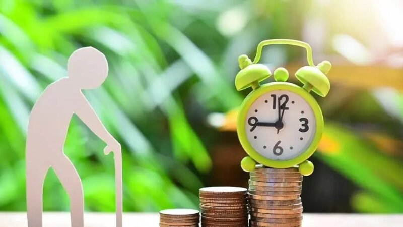 Aportes em previdência privada caem 18,6% até outubro e captação líquida despenca 91,8%, mostra Fenaprevi