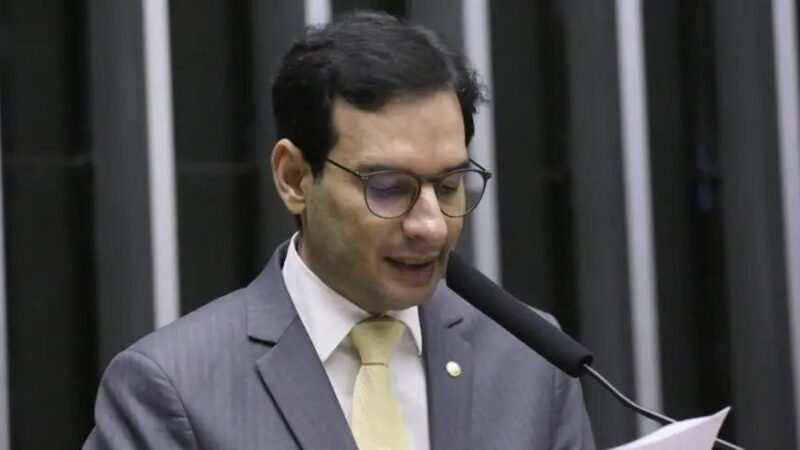 Relator propõe jornada de cinco dias e 40 horas semanais com transição até 2028