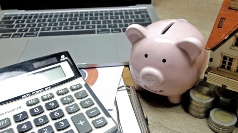 Simulação revela como R$ 1.000 evoluíram em 12 meses na Poupança, Tesouro IPCA+, CDB e FII MXRF11